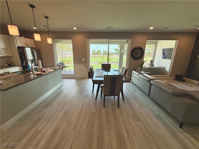 Foto del edificio - 4760 SE Clifftop Dr