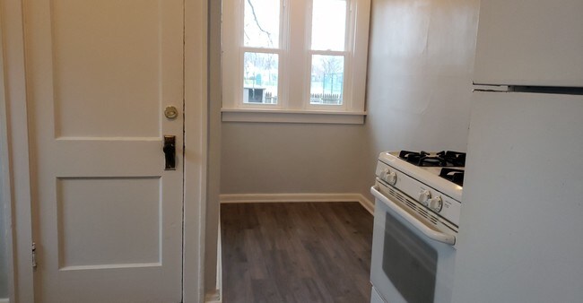 6818 32nd Ave Unit 1 Kenosha Wi 53142 Apartment For Rent In Kenosha Wi Apartments Com