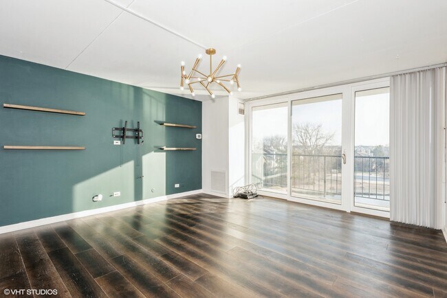 Living Room - 2015 S Finley Rd