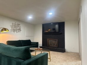 Building Photo - 6526 S Elizabeth Way