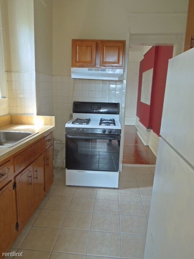 Building Photo - 2 br, 1 bath Townhome - 285 New York Ave