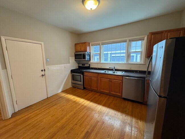 Building Photo - 23 Tufts St