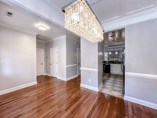 Building Photo - Gorgeous 3 Bed 2.5 Bath Home in Fayetteville