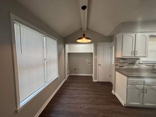 Building Photo - 6333 Green Grove Dr