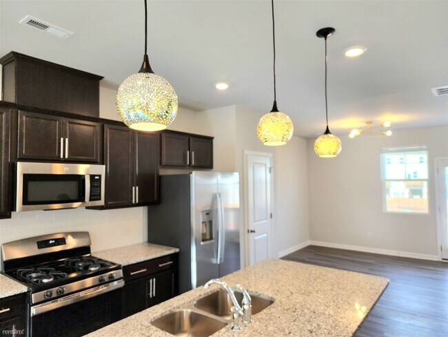 Building Photo - 3 br, 3.5 bath Townhome - 171 Garden Vine ...