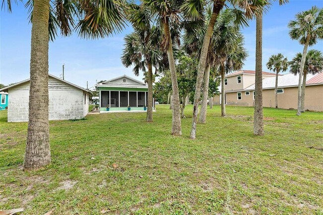 Building Photo - 2112 S Daytona Ave