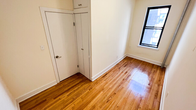 Foto del edificio - 13209 Maple Ave