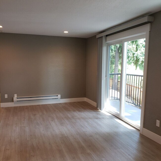 Building Photo - 9110 Redmond-Woodinville Road NE-Unit 203
