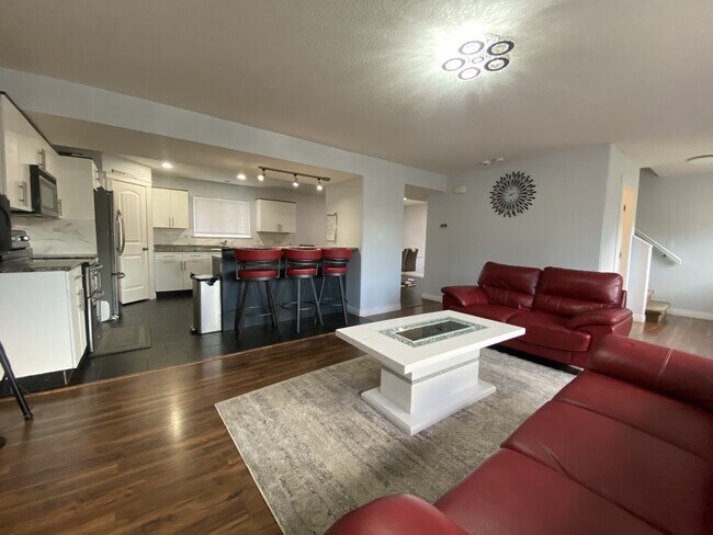 Building Photo - 7415-3007415 Creekside Way