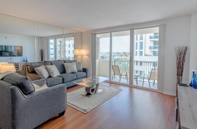 Foto del edificio - 9195 Collins Ave