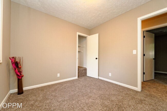 Building Photo - 3 br, 2 bath House - 6511 S. 151st St.