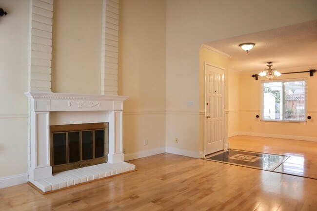 Building Photo - Charming 4-bedroom home located in Union C...