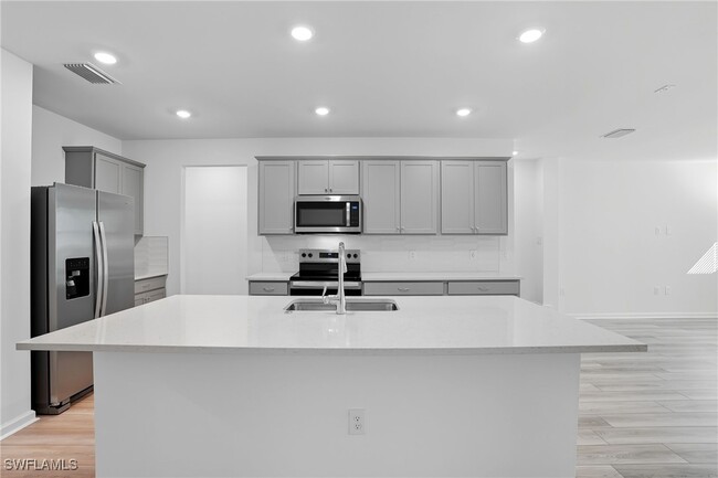 Building Photo - 27883 Radiant Ct
