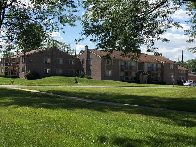 Building Photo - Brownstown Square Apartments