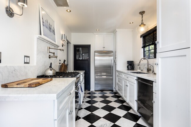 Foto del edificio - 4211 Cromwell Ave