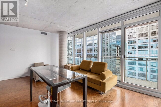 Photo du bâtiment - 324-1324 Laurier Ave W