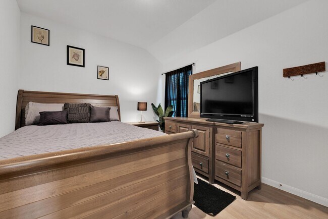 Building Photo - 3 Bed, 2 Bath Oasis on Meadowland Pl