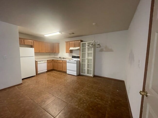 Building Photo - 317-319 E. Asher Ct.