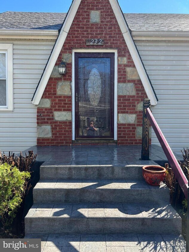 Primary Photo - 1232 Kings Hwy