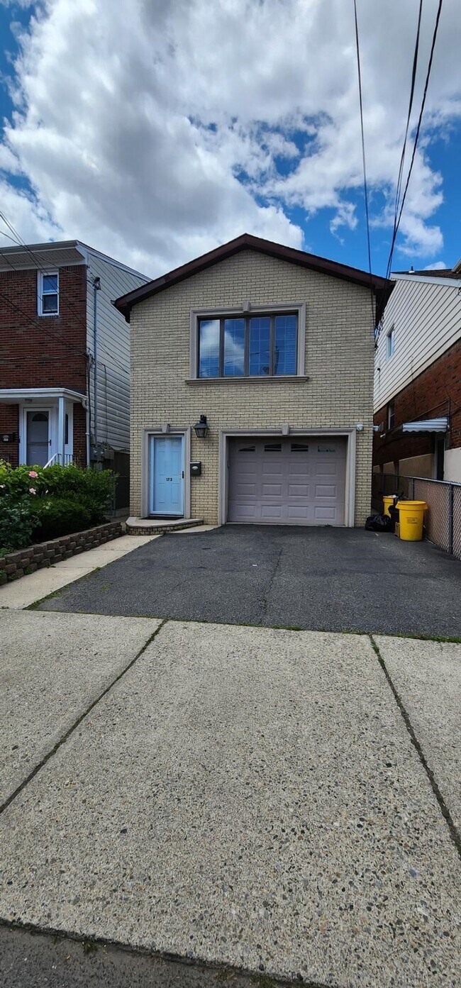 Building Photo - 173 Hamilton Ave