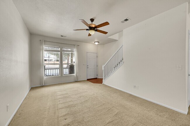 Foto del edificio - $1,795.95- 2-Bed 2.5 Bath Townhome in Colorado Springs with Fenced-in Yard and Laundry In Unit!