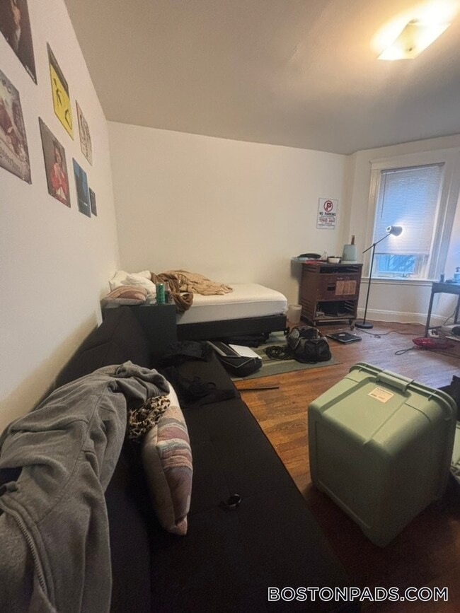 Building Photo - 143 Park Dr