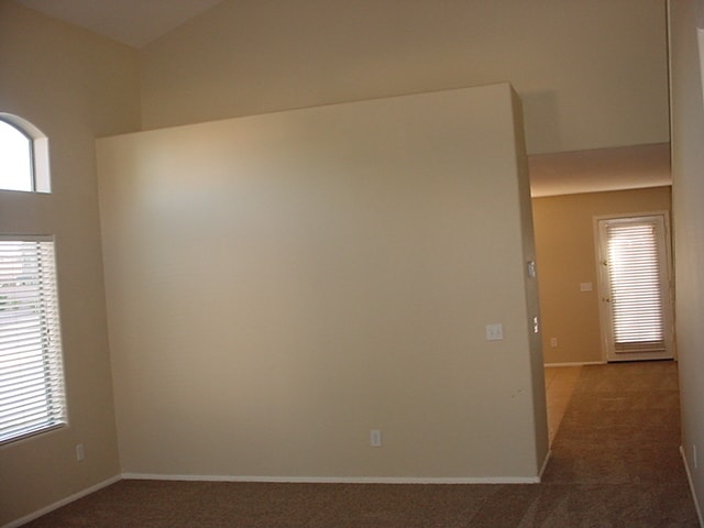 Foto del edificio - Super clean Rancho El Dorado jewel with new carpet and fresh paint.