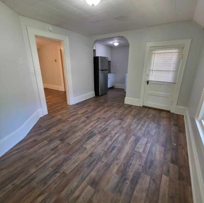 Building Photo - 1376 E 187th St
