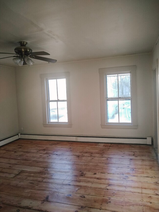 Living room - 567 Main St