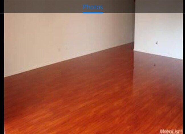 Foto del edificio - 565 Peerless Way