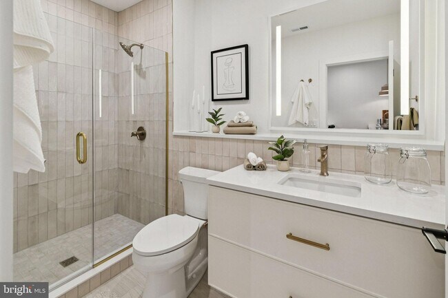 Foto del edificio - 30 W Allens Ln