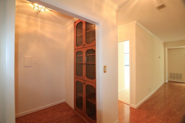 Foto del edificio - 1805 Crystal Dr