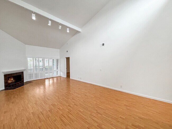 Foto del edificio - Charming & Spacious 2B/2BA Condo in La Jol...