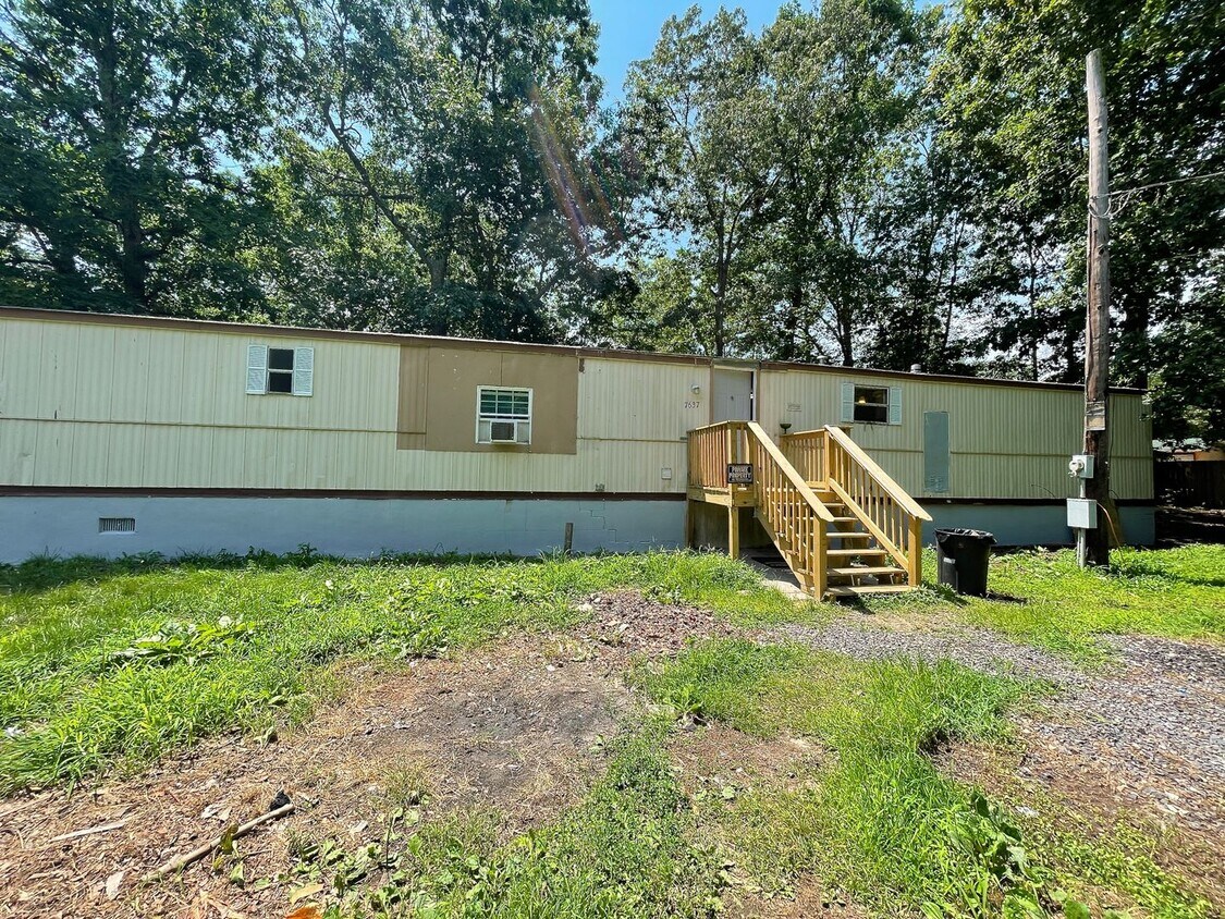 Primary Photo - Spacious 2 bed, 1.5 bath Home FOR RENT in ...