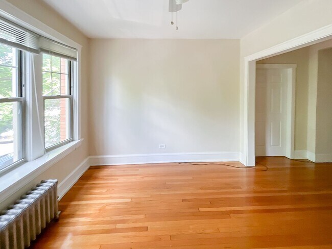 Foto del edificio - 1603 W Berteau Ave