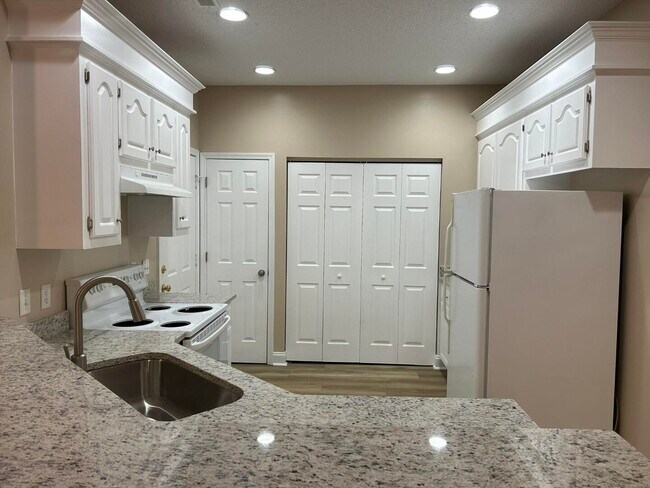 Foto del edificio - 3421 Beacon Dr