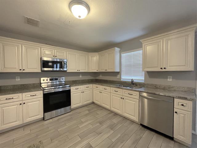 Building Photo - 3620 Willow Creek Trail