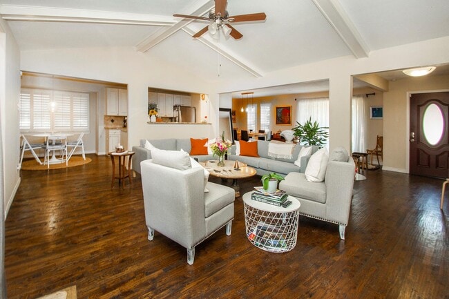 Foto del edificio - 4824 Harvest Hill Rd