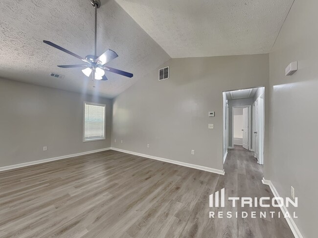 Building Photo - 130 Cross Creek Dr