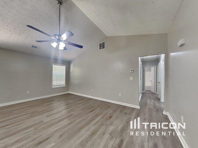 Foto del edificio - 130 Cross Creek Dr