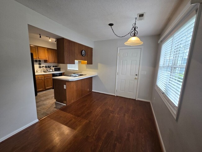 Building Photo - Waterfront, 3Bed, 2Bath, Minutes From 17 N