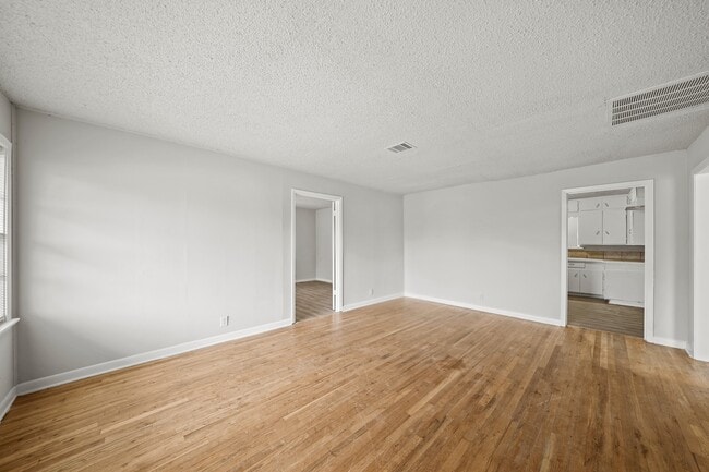 Foto del edificio - 6806 Woodrow St