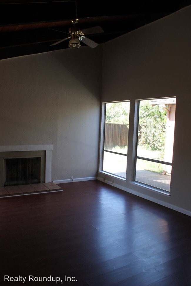 Building Photo - 3425 Charleston Ct