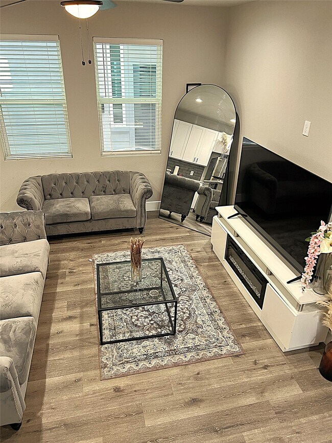 Building Photo - 19106 Sears Dr