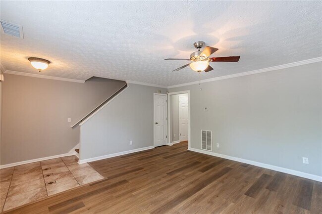 Foto del edificio - 5550 Strathmoor Manor Cir