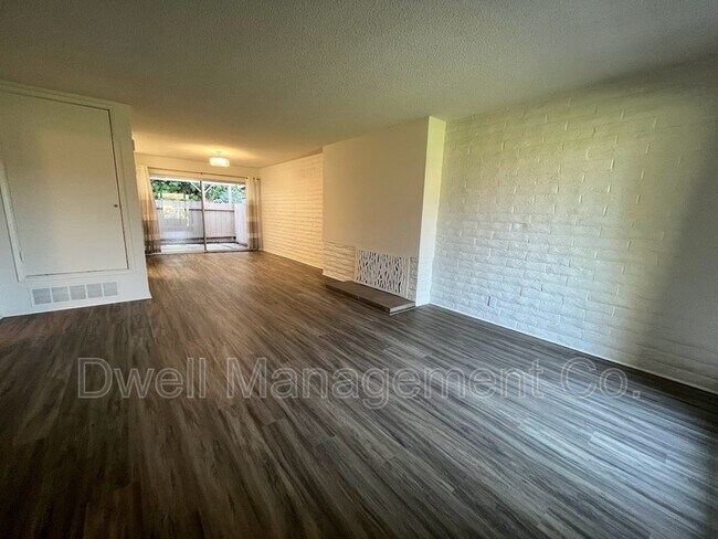 Building Photo - 9320 Earl St