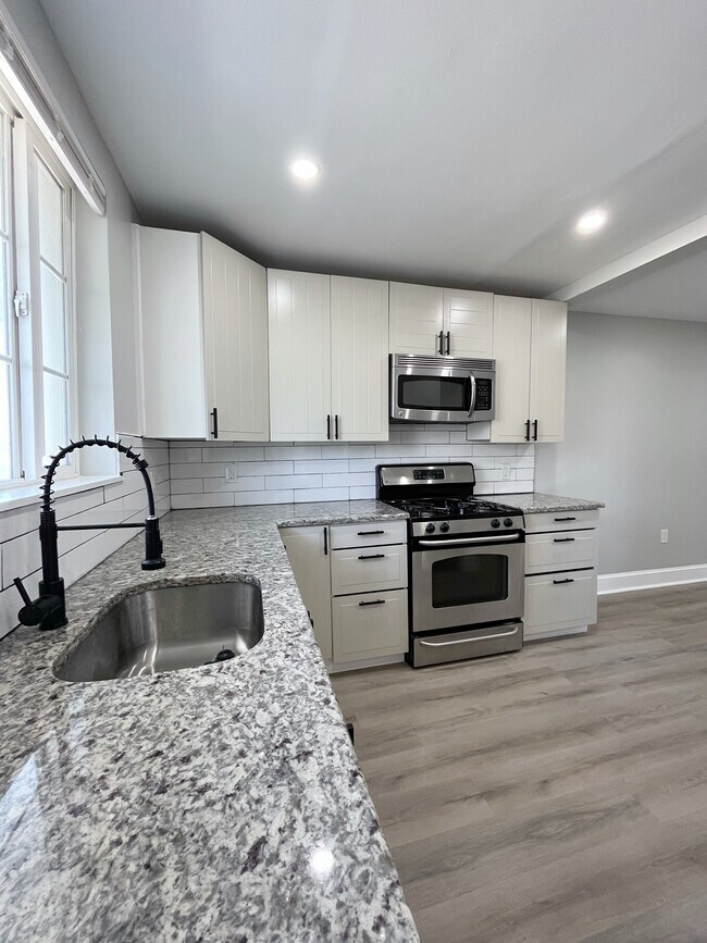 Foto del edificio - 5842 N Howard St