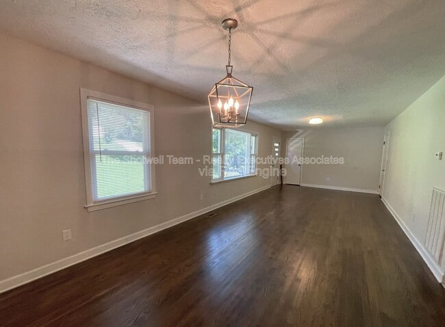Foto del edificio - 4304 Crosby Dr