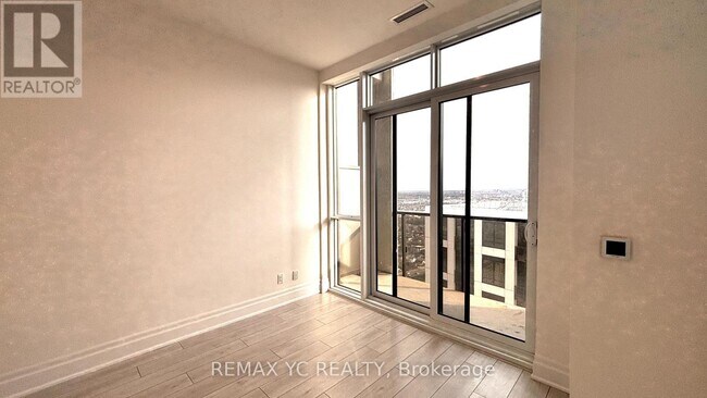 Photo du bâtiment - 30 Elm Dr W