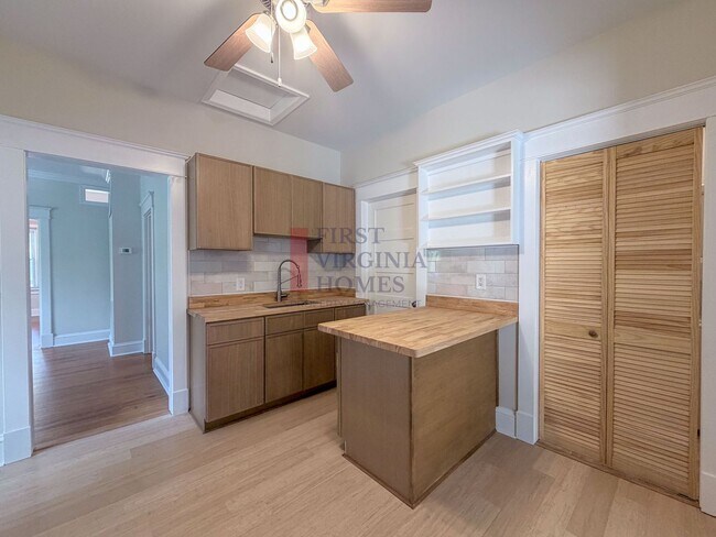 Foto del edificio - 2Bed/1bath Belmont Bungalow